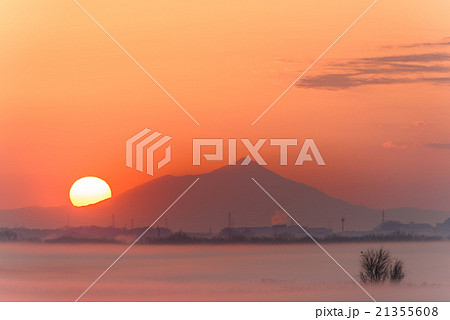 朝焼けの草原 21355608
