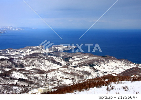 塩谷丸山から見る雪の山並みと日本海 21356647