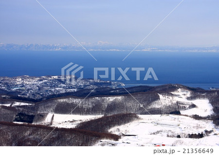 塩谷丸山から見る石狩湾と雪の樺戸山地 21356649