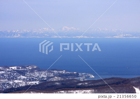 塩谷丸山から見る石狩湾と雪の樺戸山地 21356650