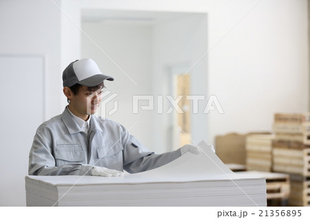 働く男性 働く男性 21356895