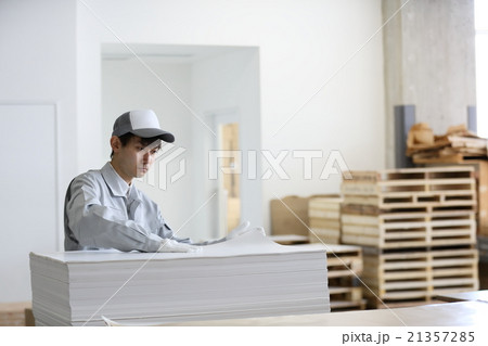 働く男性 働く男性 21357285