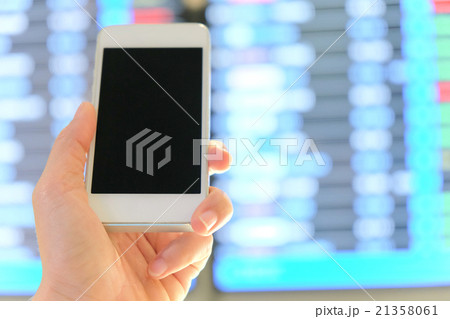 hand holding smartphone  hand holding smartphone  21358061