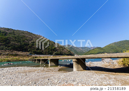 高知県四万十市　中半家沈下橋 21358189