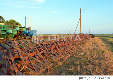 Tine harrow. Agricultural machinery and equipment. 21358716