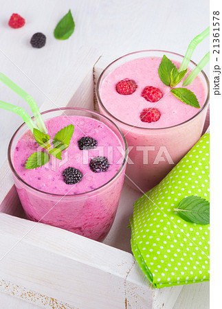 Raspberry and blackberry dairy smoothies 21361578