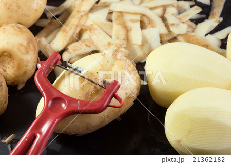 cooking potatoes 21362182