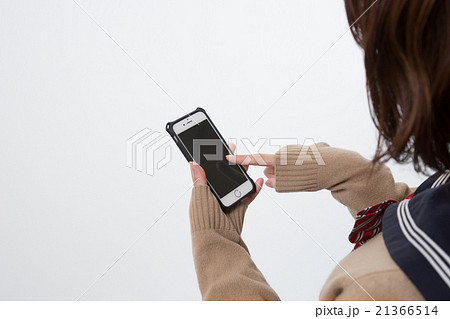 スマートフォンを持つ女子高生 21366514