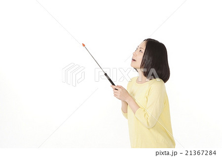 指示棒を持つ若い女性 21367284