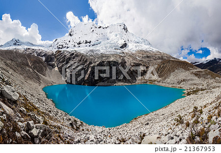Lake Laguna 69 and Chakrarahu mountain 21367953