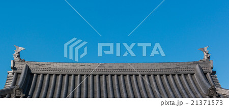 Traditional roof of ancient japanese building. 21371573