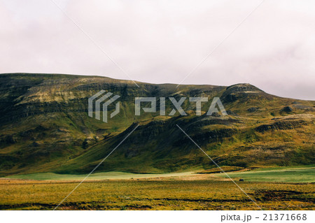 Icelandic landscape of green mountains 21371668
