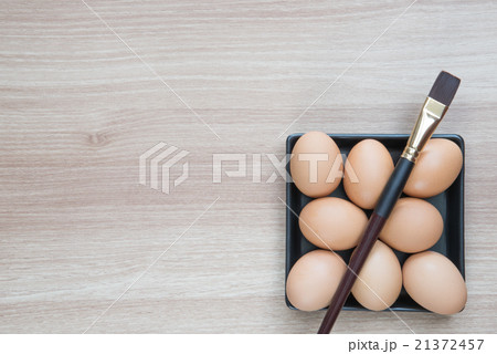 Eight eggs in black plate with a brush 21372457
