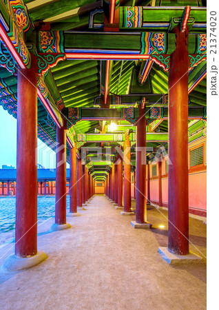Gyeongbokgung Palace at night in seoul,Korea. Gyeongbokgung Palace at night in seoul,Korea. 21374020
