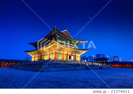 Gyeongbokgung Palace at night in seoul,Korea. Gyeongbokgung Palace at night in seoul,Korea. 21374021