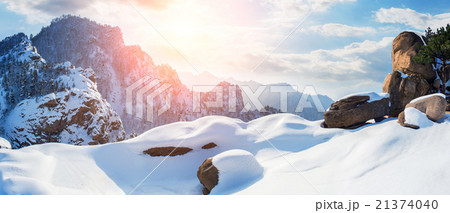 Panorama of Seoraksan in winter with sunny. 21374040