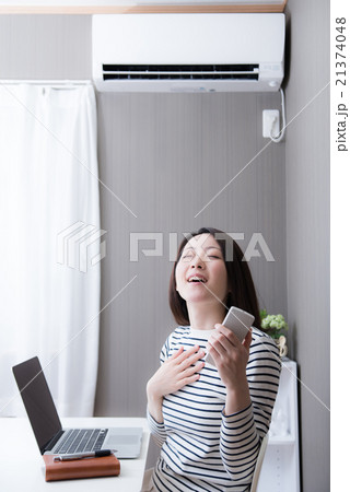 エアコン　女性 21374048