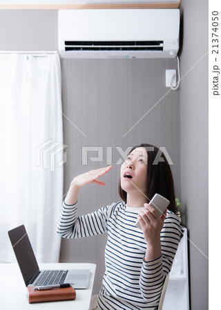 エアコン　女性 21374050