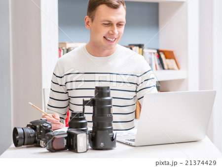 Cheerful man working on the laptop 21374429