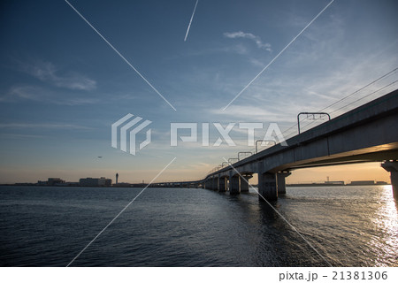 セントレアへの鉄道橋　夕景 21381306