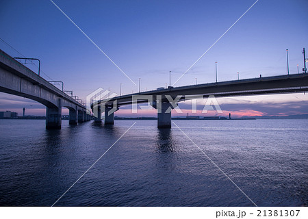 セントレア大橋と鉄道橋 夕景の写真素材