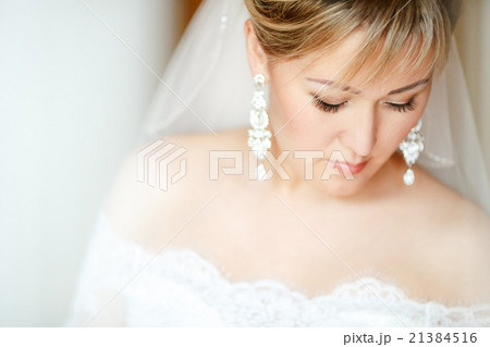 Portrait of a beautiful bride Portrait of a beautiful bride 21384516