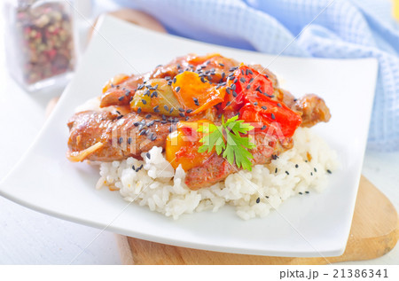 rice with meat and vegetables 21386341