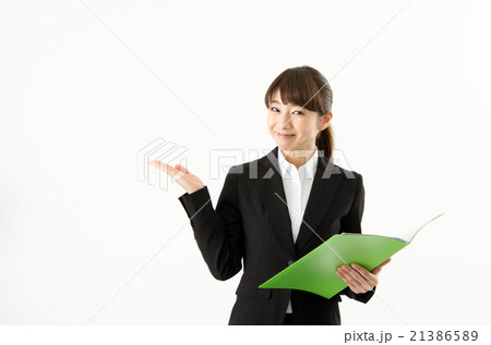 ファイルを持つ女性 21386589