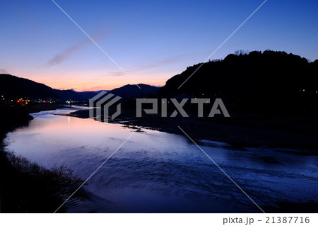 吉野川の夜明け（奈良県吉野郡大淀町） 21387716