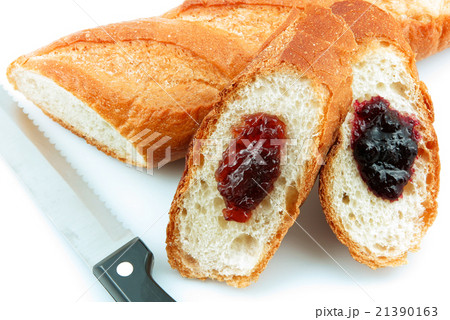 フランスパンにジャム 21390163