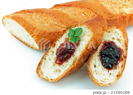 フランスパンにジャム 21390166