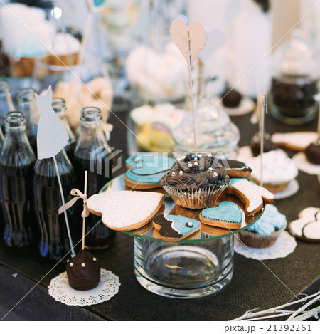 Dessert Sweet Cookies in shape of a star, heart 21392261