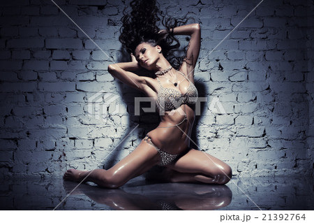 Sexy beautiful dancer 21392764