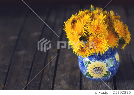 Dandellion spring flower arrangement Dandellion spring flower arrangement 21392850