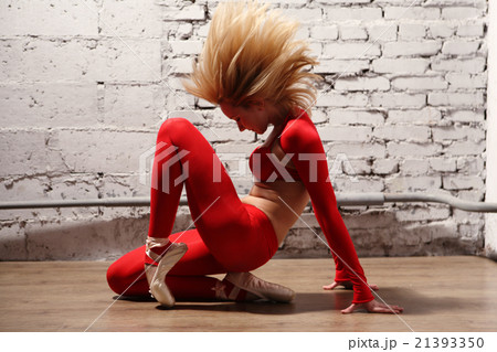 Ballerina in motion  21393350