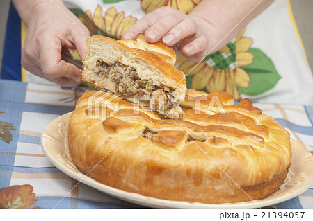 Cutting the tasty pie with filling Cutting the tasty pie with filling 21394057