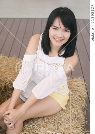 Portrait of a beautiful asian young woman close-up Portrait of a beautiful asian young woman close-up 21398127