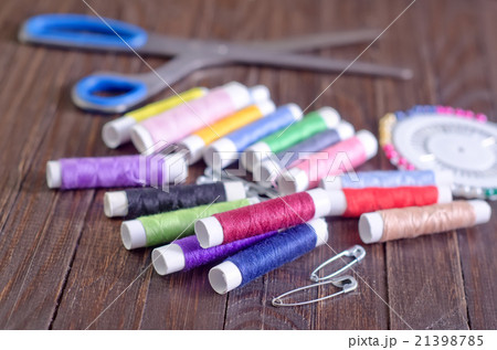 threads and scissors 21398785