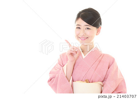着物のかわいい女性 21403707