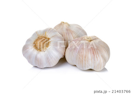 Garlic isolated on the white background 21403766