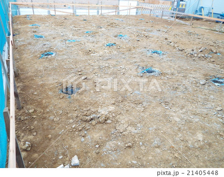 住宅の地盤をコンクリート柱で改良 21405448