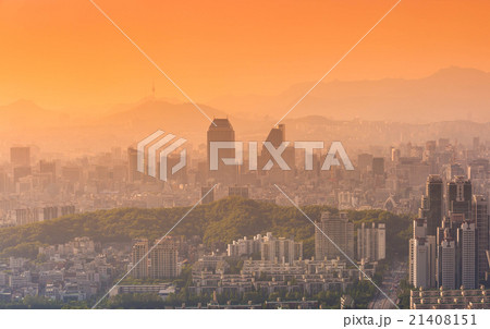 Seoul city and Downtown in Sunset in Misty day Seoul city and Downtown in Sunset in Misty day 21408151