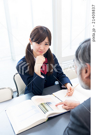 女子高生と教師　受験勉強 21409837