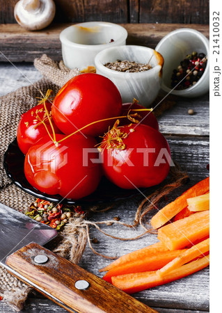 Appetizer with marinated tomatoes Appetizer with marinated tomatoes 21410032