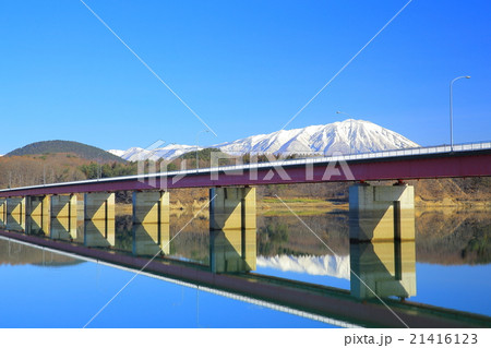 岩手山と繋大橋 21416123