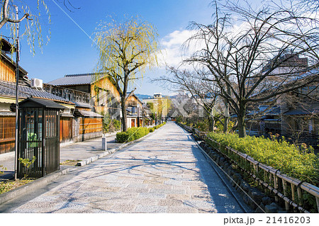 京都らしい街並みの白川南通の写真素材