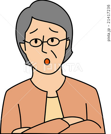 腕組みをして悩む60代女性 腕組みをして悩む60代女性 21417236