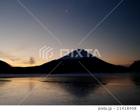 精進湖の朝 21418408