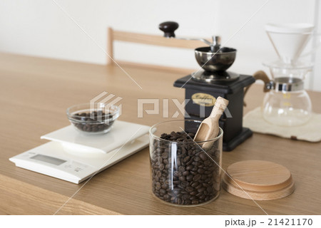 コーヒーキャニスターとコーヒー豆 コーヒーキャニスターとコーヒー豆 21421170