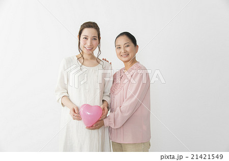 妊婦とその母親 21421549